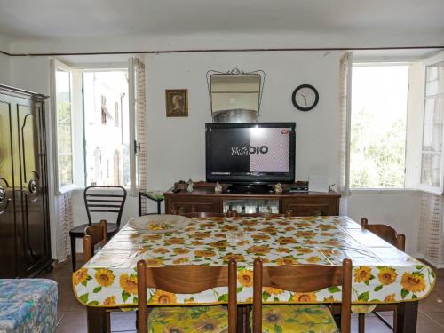 TV a/nebo společenská místnost v ubytování Holiday Home Alberto by Interhome