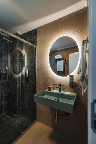a bathroom with a green sink and a shower at Rodones 1924 in Urla