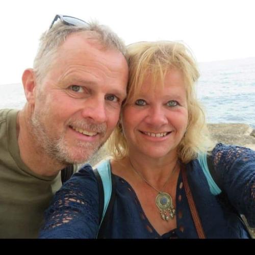 a man and a woman posing for a picture at B&B De Wadvaarder in Midsland