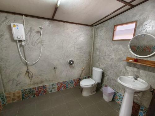 Bilik mandi di บ้านพอเพียงเชียงดาว BanPorPiangChiangDao