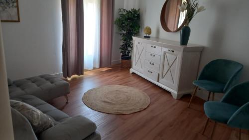 Ruang duduk di apartamento con jardín