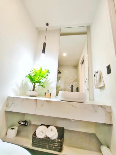 a bathroom with a sink and a mirror at Republica del Salvador Coliving Ecuador XOE in Quito