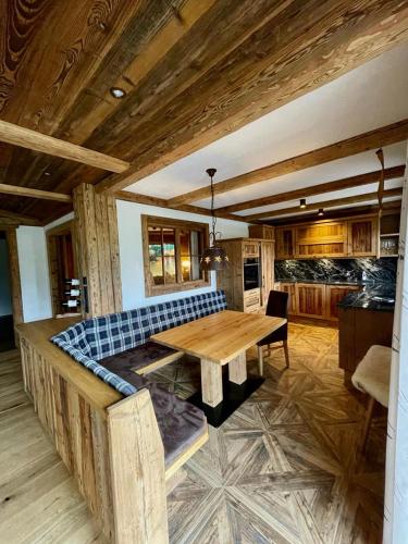 Una cocina o zona de cocina en Appartements Mösern Steinplatte