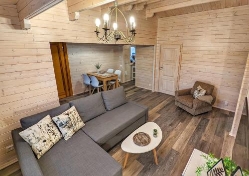 a living room with a couch and a table at Blockhaus Barbarossa - Annie in Rottleben