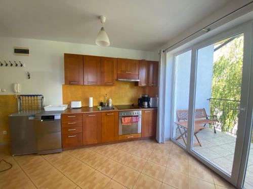 Dapur atau dapur kecil di Apartament Pomarańczowy - kawalerka w Śródmieściu