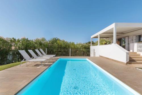 Villa Angelina con piscina e giardino privato a pochi passi dalla Spiaggia di Campus