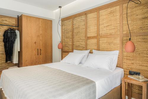 Postel nebo postele na pokoji v ubytování Lakka Suites
