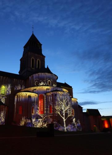a building with christmas lights in front of it at Fontevraud L'Ermitage in Fontevraud-l'Abbaye