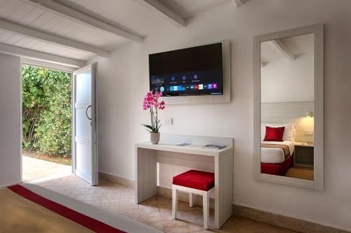 a bedroom with a bed and a desk with a mirror at Primavilla Relais in Gaeta