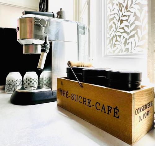 a coffee maker and a box on a counter at Le Yellow - Hôtel Particulier XIXème in Montpellier