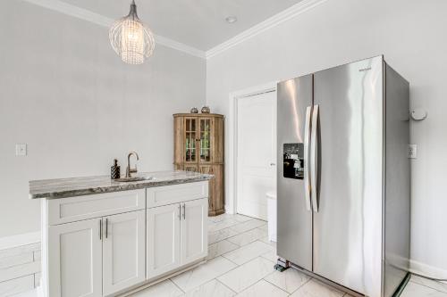 Η κουζίνα ή μικρή κουζίνα στο Single-Story Home about 7 Mi to Old Towne Conyers!
