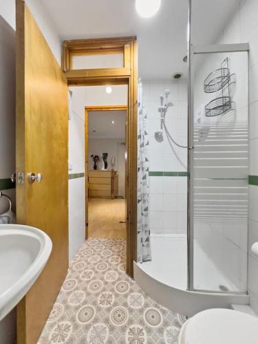 a bathroom with a shower and a sink and a toilet at Quaint studio flat in Harrow in Harrow on the Hill