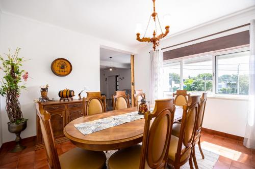a dining room with a table and chairs at Meco´s Village in Aldeia do Meco
