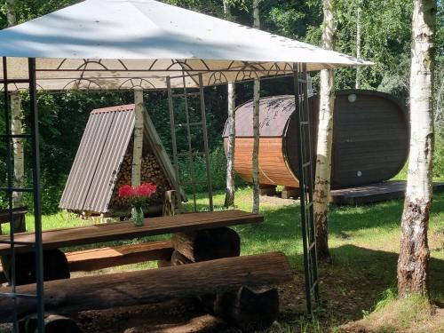 Gallery image of Privaatne puhkemajake koos saunamajaga in Metsakivi