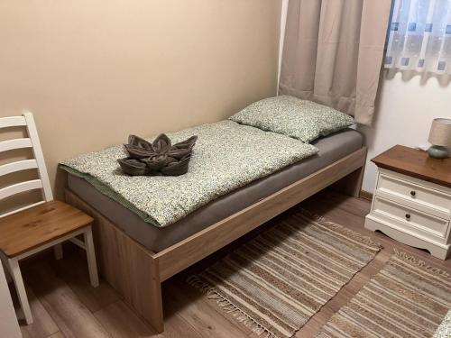 a small bed in a room with a window at Ubytování ve vinici in Hustopeče