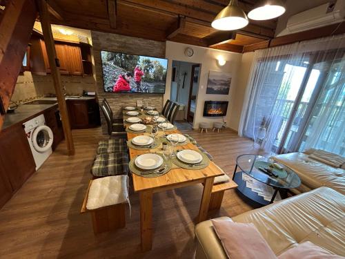 a long wooden table in a living room at Harmónia Vendégház Tahitótfalu in Tahitótfalu