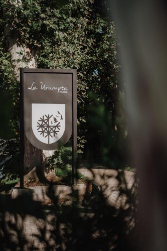 a sign with a snowflake on it next to trees at La Urumpta Hotel, AKEN MIND in Río Cuarto