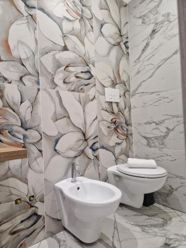 a bathroom with a toilet and a sink at Eden in Lamezia Terme