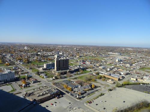 an aerial view of a city with buildings and roads at Rainbow Bed & Breakfast in Niagara Falls