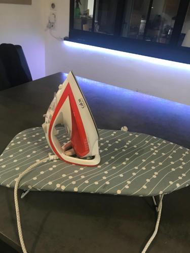 a bag sitting on top of a bench at maison pink flamingo aeroport tillé 2 a 4 personnes in Tillé