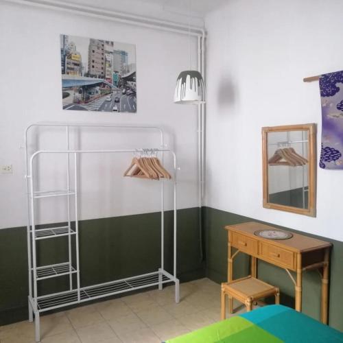 a room with a bed and a desk and a mirror at Apartament Bellserrat in Sant Pere de Torelló