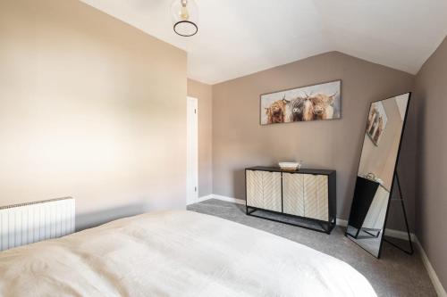 a bedroom with a bed and a mirror at Host & Stay - High Street in Loftus