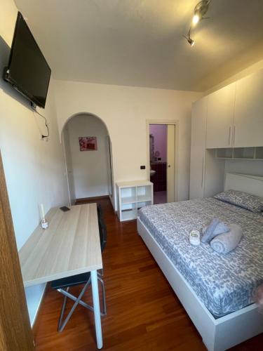 Postel nebo postele na pokoji v ubytování House tower Pisa