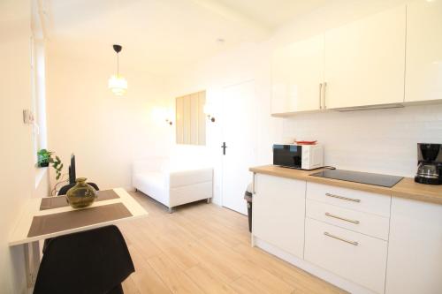 Disponible - Appartement Entier - Matelas Emma - RER B Laplace, 5mn Paris - 2 pers - Parking Rue Gratuit - Tout équipé - RDC - 1