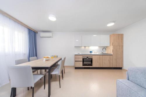 Garden Sunset Suite Apartment