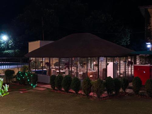 Сад в Shelton Blu Resort By Mango People