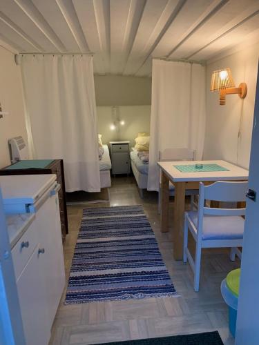 a small room with a table and a bed at Strandnära Stuga Anna in Visby