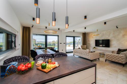 Luxury Villa Sabina with a view of Pula - by Istrabook