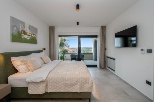 Luxury Villa Sabina with a view of Pula - by Istrabook