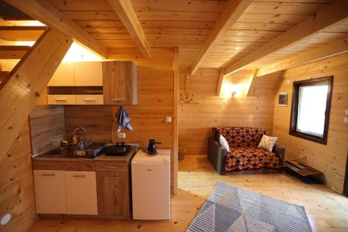 Η κουζίνα ή μικρή κουζίνα στο Brvnara Tikva 1