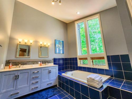 Fotografie z fotogalerie ubytování Birch Beauty Cozy 3BR Mountain Retreat with Hot Tub & Pet-Friendly! v destinaci Killington