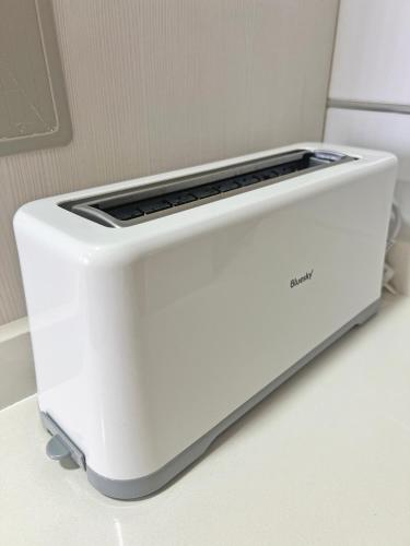 a white toaster sitting on top of a counter at Playa y montaña 1ª linea Piscina Parking AC in El Campello