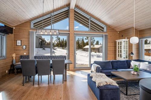 Gallery image of The cabin at Lemonsjøen Jotunheimen in Randsverk