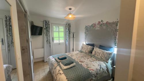 a bedroom with a bed with a head board at Nuitée d'Opale in Saint-Martin-Boulogne