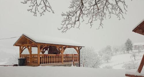 Casa colț de rai semasa musim sejuk