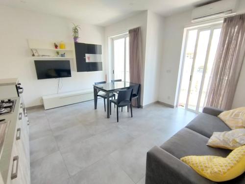 a living room with a couch and a table at Cosy Seaside APT, 200m from the Seafront in Il-Gżira
