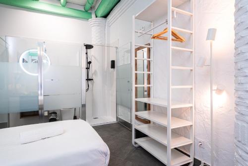a white room with a bed and a ladder at Hotel Kuve Marbella in Marbella