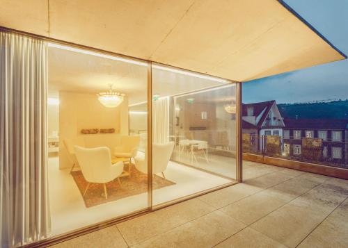 a room with glass walls and a table and chairs at Casa das Ameias in Vouzela