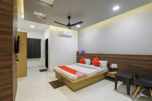Ein Bett oder Betten in einem Zimmer der Unterkunft KINGS GATE Airport TRANSIT HOTEL