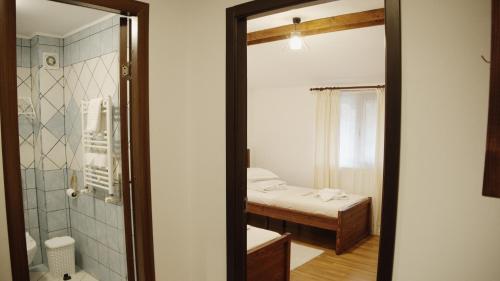 Koupelna v ubytování Casa Colinelor