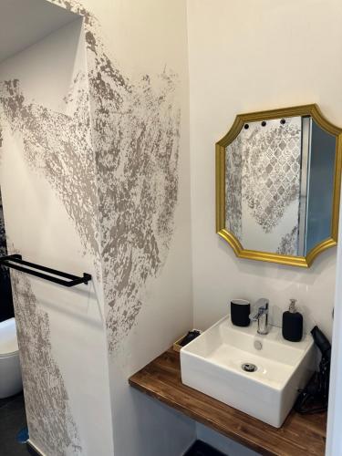 a bathroom with a sink and a mirror at A casa da mario in Naples