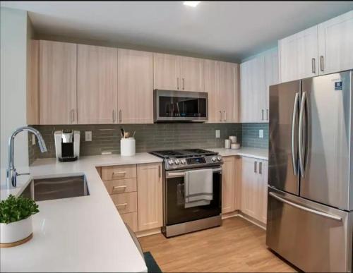 Η κουζίνα ή μικρή κουζίνα στο Luxury Penn Quarter Downtown DC
