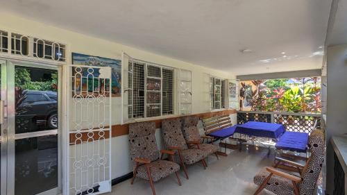 Гостиная зона в JACARANDA HOMESTAY