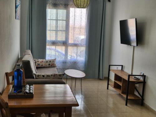 Μια τηλεόραση ή/και κέντρο ψυχαγωγίας στο Apartamentos Cotillo Family