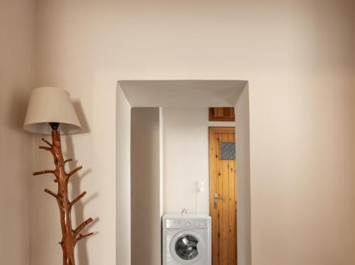 a hallway with a room with a door and a washing machine at Filoxenia Pagonis in Vília