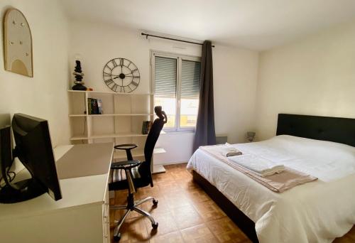 Ένα ή περισσότερα κρεβάτια σε δωμάτιο στο Chambre spacieuse - Paris Expo Porte de Versailles